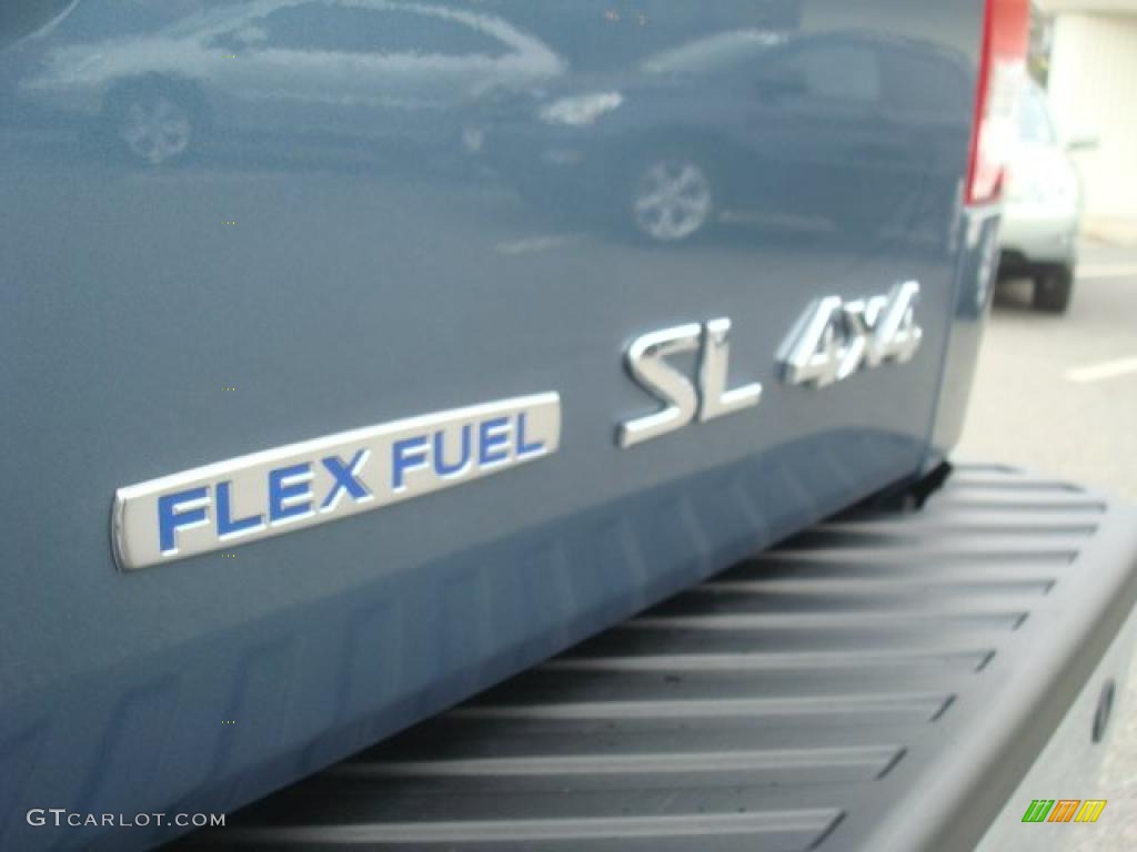2011 Nissan Titan SL Crew Cab 4x4 Marks and Logos Photos