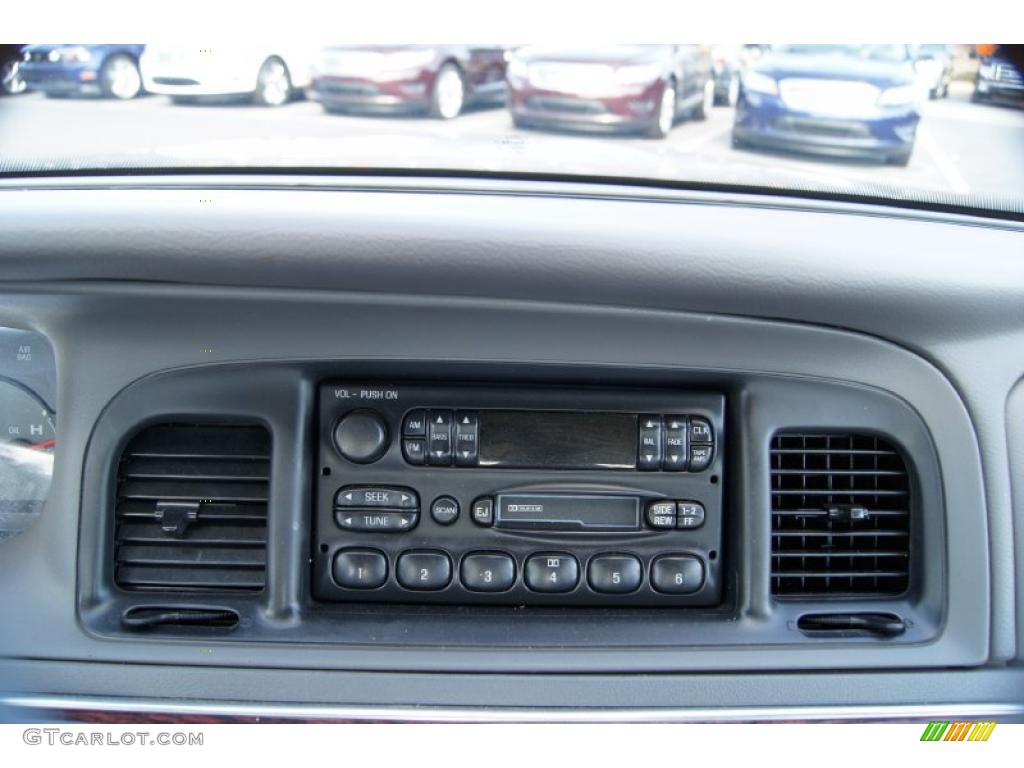 2002 Mercury Grand Marquis GS Controls Photo #44274680