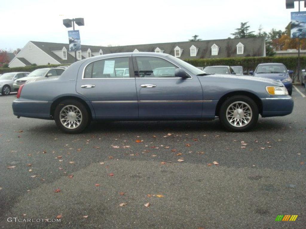 2000 Town Car Signature - Graphite Blue Metallic / Light Graphite photo #6