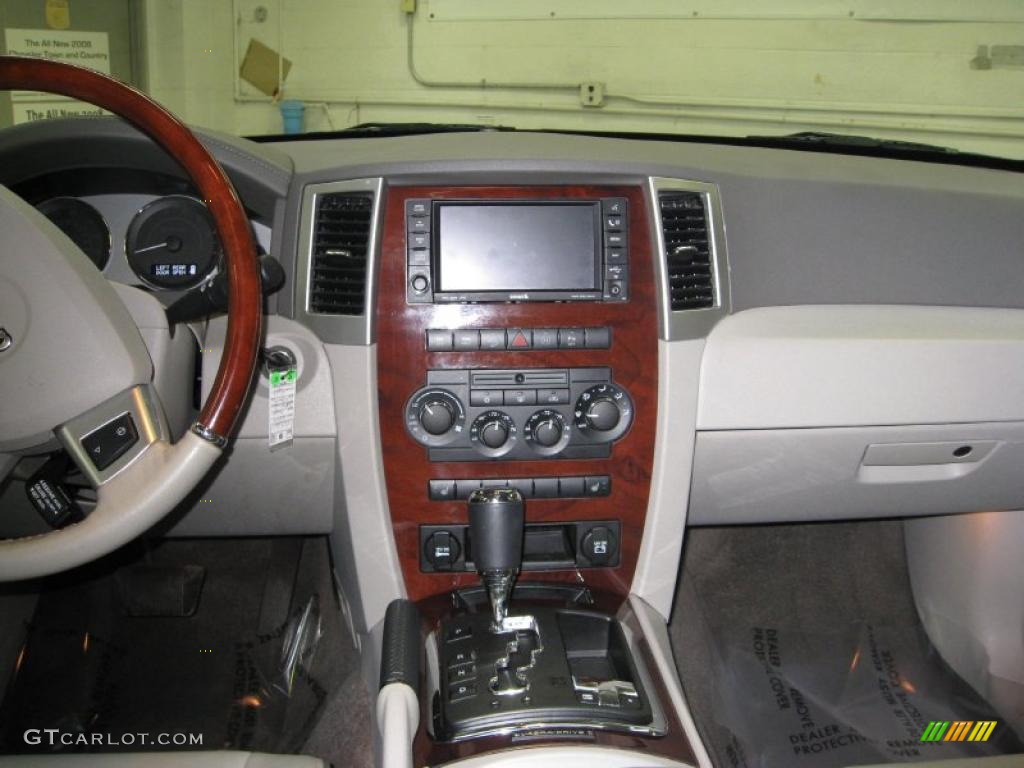 2009 Jeep Grand Cherokee Overland 4x4 Light Graystone Royale Leather Dashboard Photo #44276393