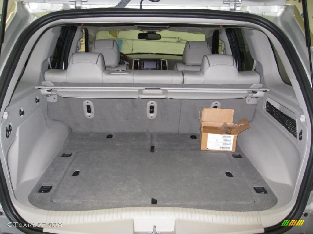 2009 Jeep Grand Cherokee Overland 4x4 Trunk Photos