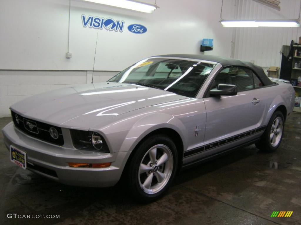 2007 Mustang V6 Premium Convertible - Satin Silver Metallic / Light Graphite photo #16