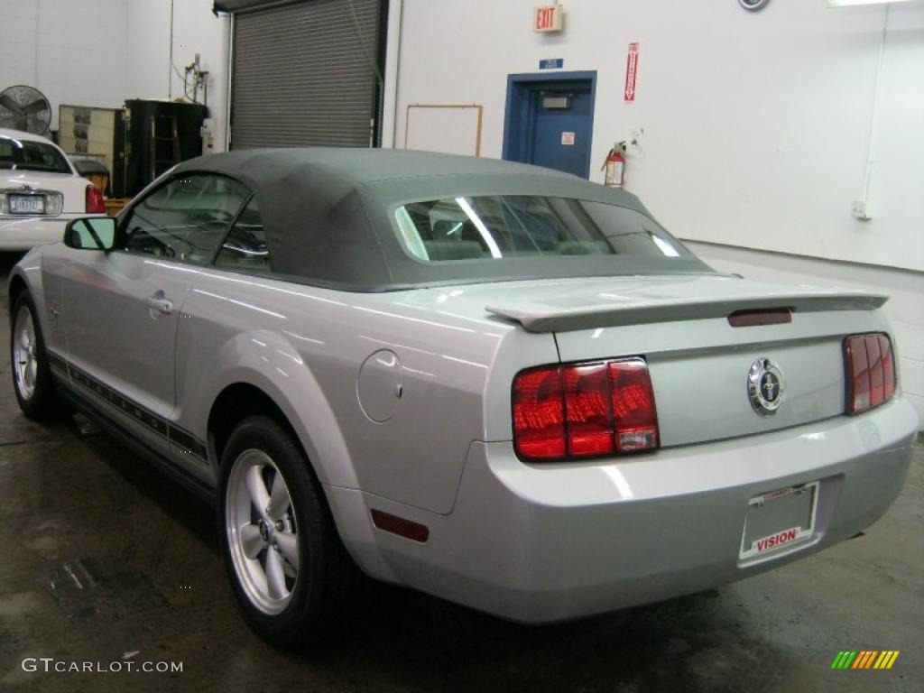 2007 Mustang V6 Premium Convertible - Satin Silver Metallic / Light Graphite photo #18
