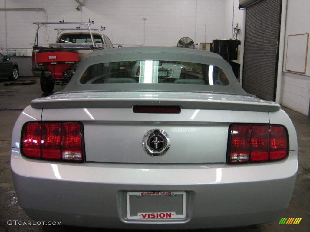 2007 Mustang V6 Premium Convertible - Satin Silver Metallic / Light Graphite photo #19