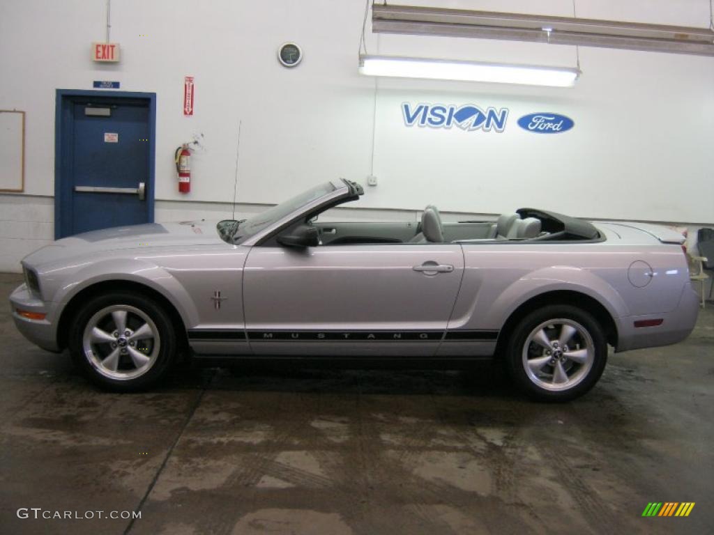 2007 Mustang V6 Premium Convertible - Satin Silver Metallic / Light Graphite photo #24