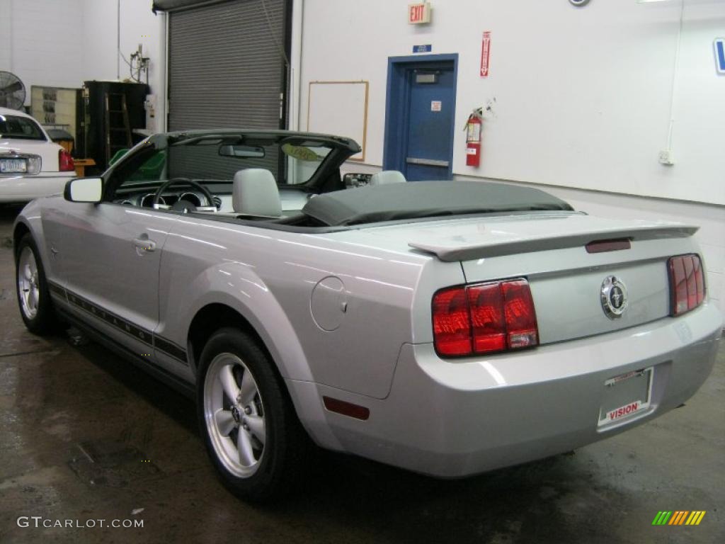 2007 Mustang V6 Premium Convertible - Satin Silver Metallic / Light Graphite photo #25