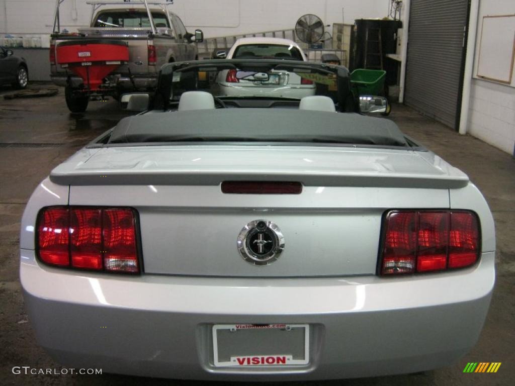 2007 Mustang V6 Premium Convertible - Satin Silver Metallic / Light Graphite photo #26