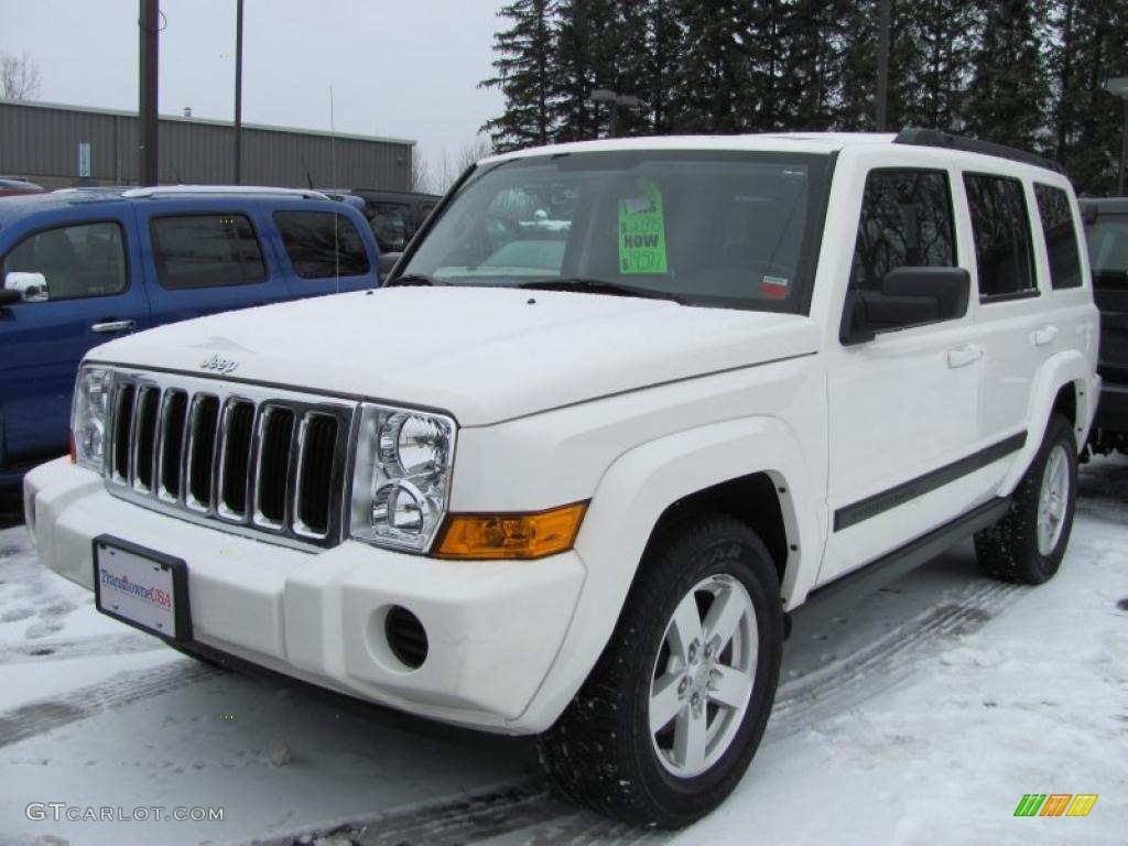 Stone White Jeep Commander