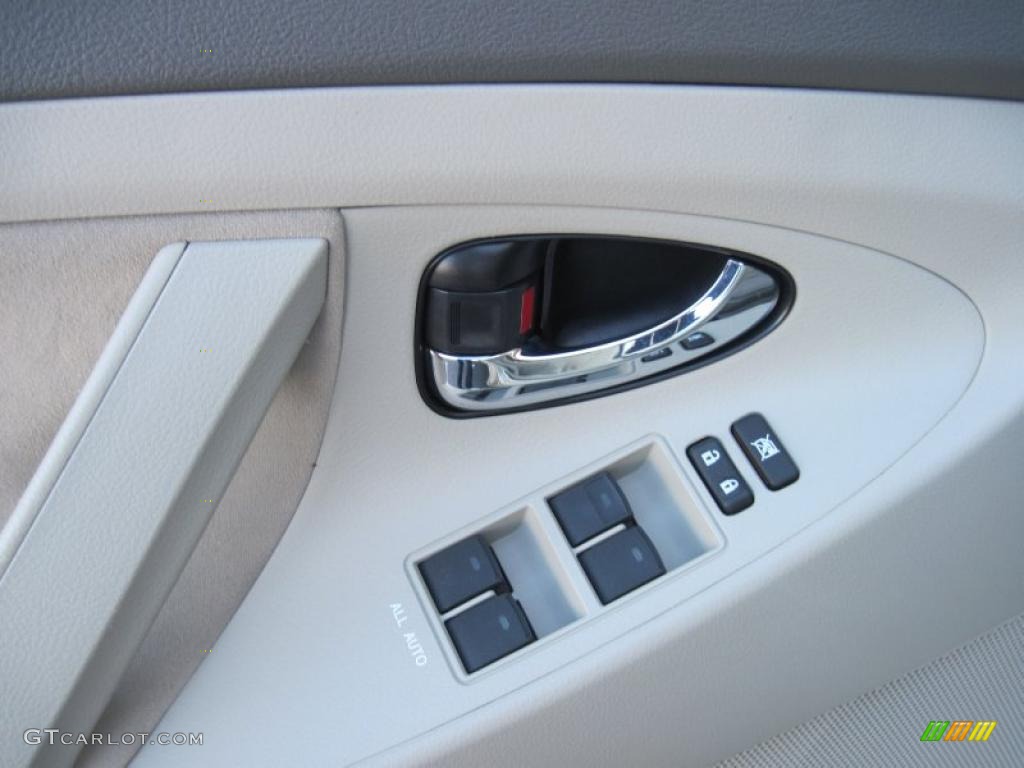 2010 Camry LE - Sandy Beach Metallic / Bisque photo #11