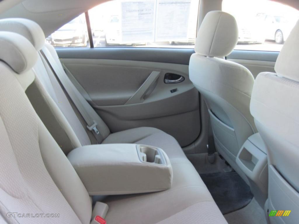 2010 Camry LE - Sandy Beach Metallic / Bisque photo #14