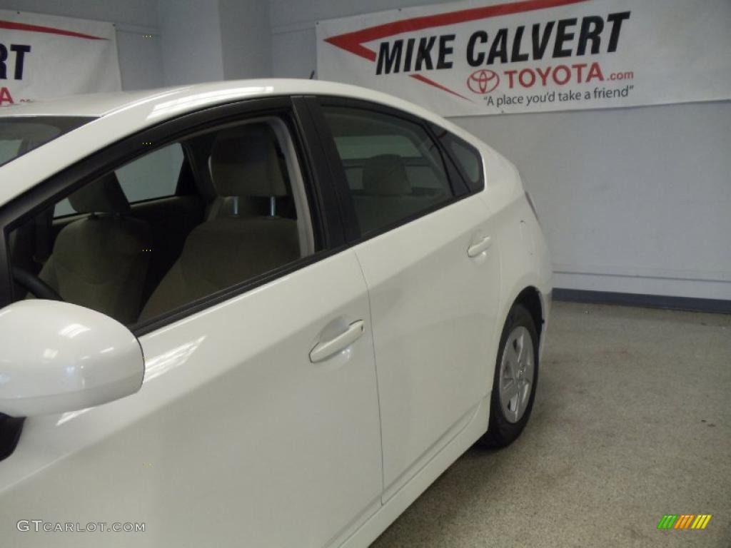 2010 Prius Hybrid III - Blizzard White Pearl / Bisque photo #8