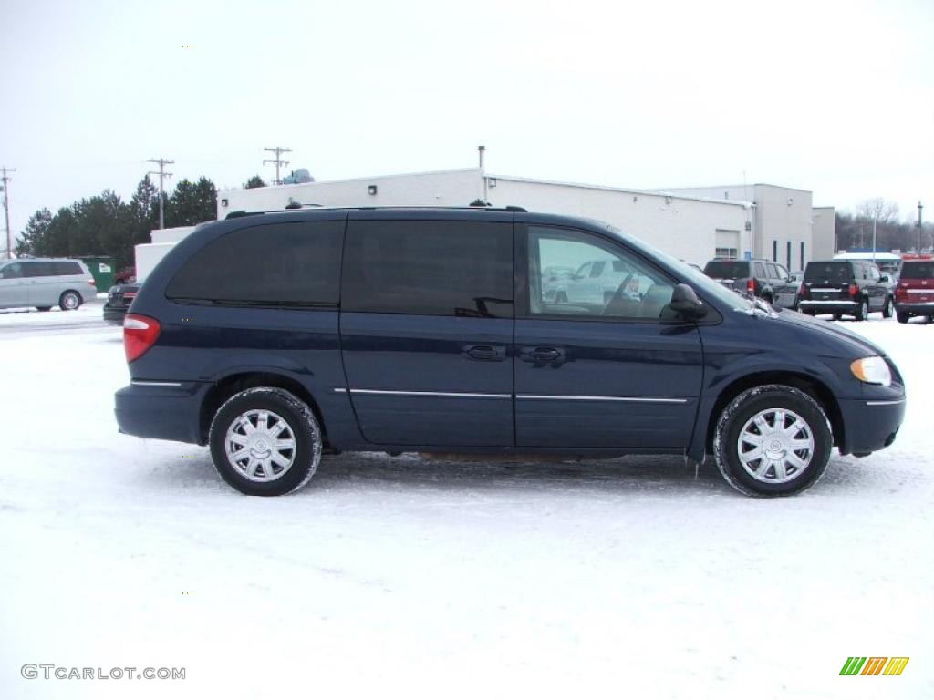2005 Town & Country Limited - Midnight Blue Pearl / Medium Slate Gray photo #7