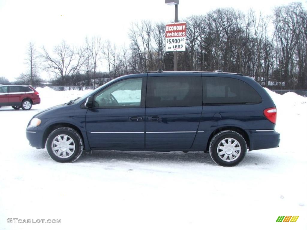 2005 Town & Country Limited - Midnight Blue Pearl / Medium Slate Gray photo #8