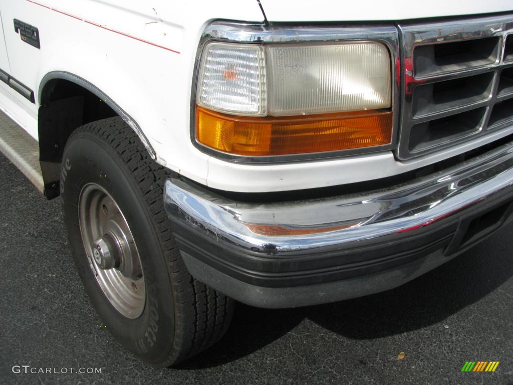 1996 F250 XL Extended Cab 4x4 - Oxford White / Grey photo #2