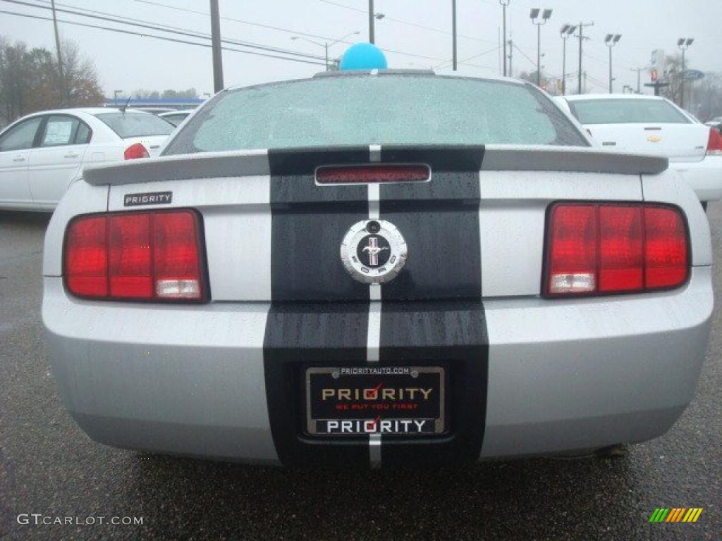 2008 Mustang V6 Deluxe Coupe - Brilliant Silver Metallic / Light Graphite photo #5