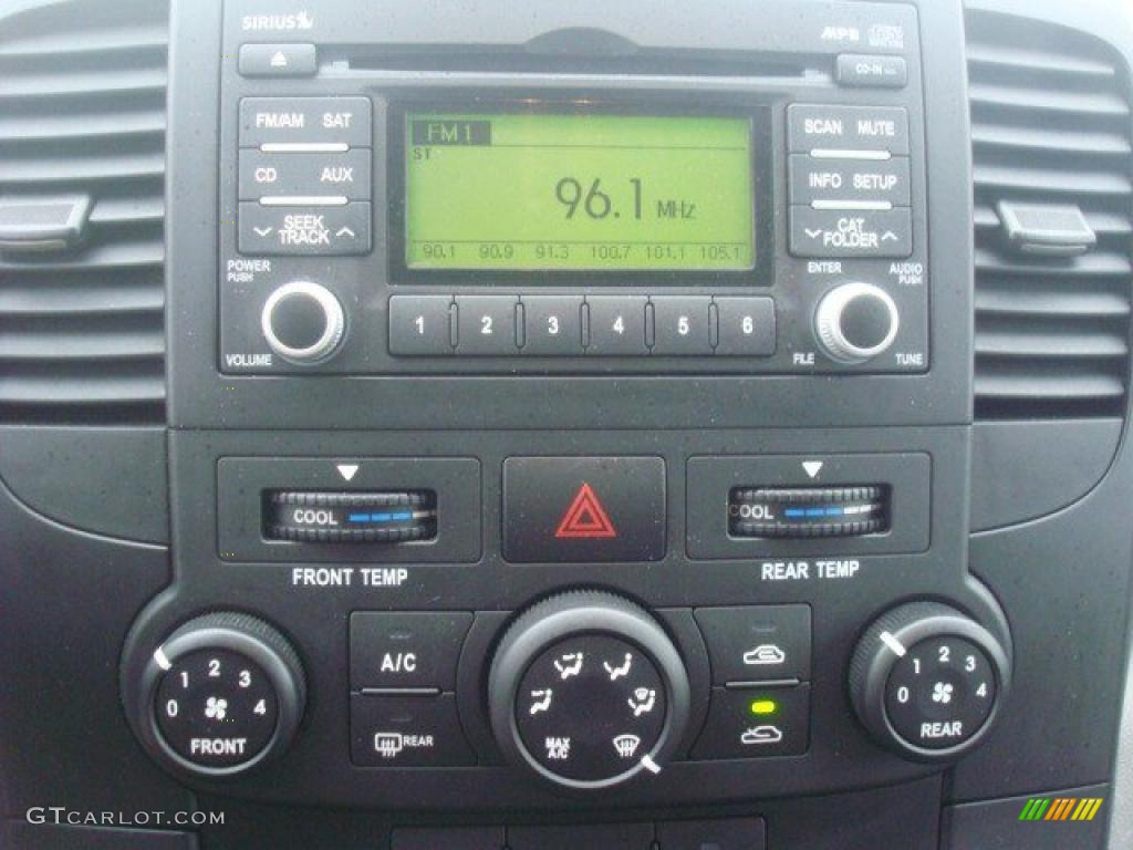 2009 Kia Sedona LX Controls Photo #44297470