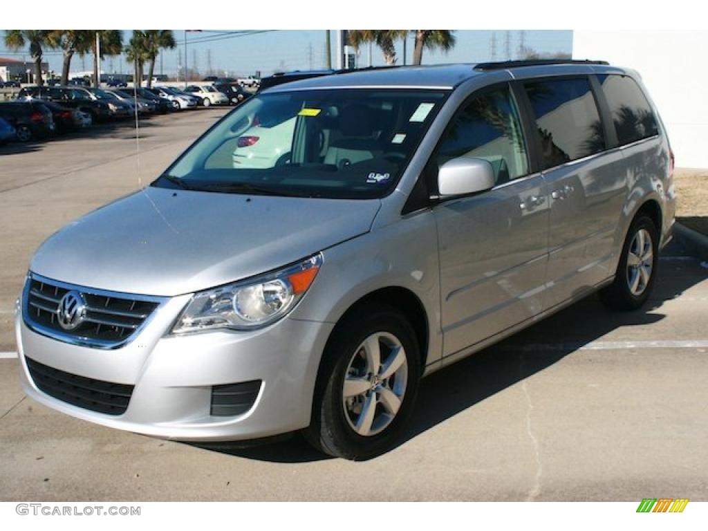 Mercury Silver Metallic 2011 Volkswagen Routan SE Exterior Photo #44298454