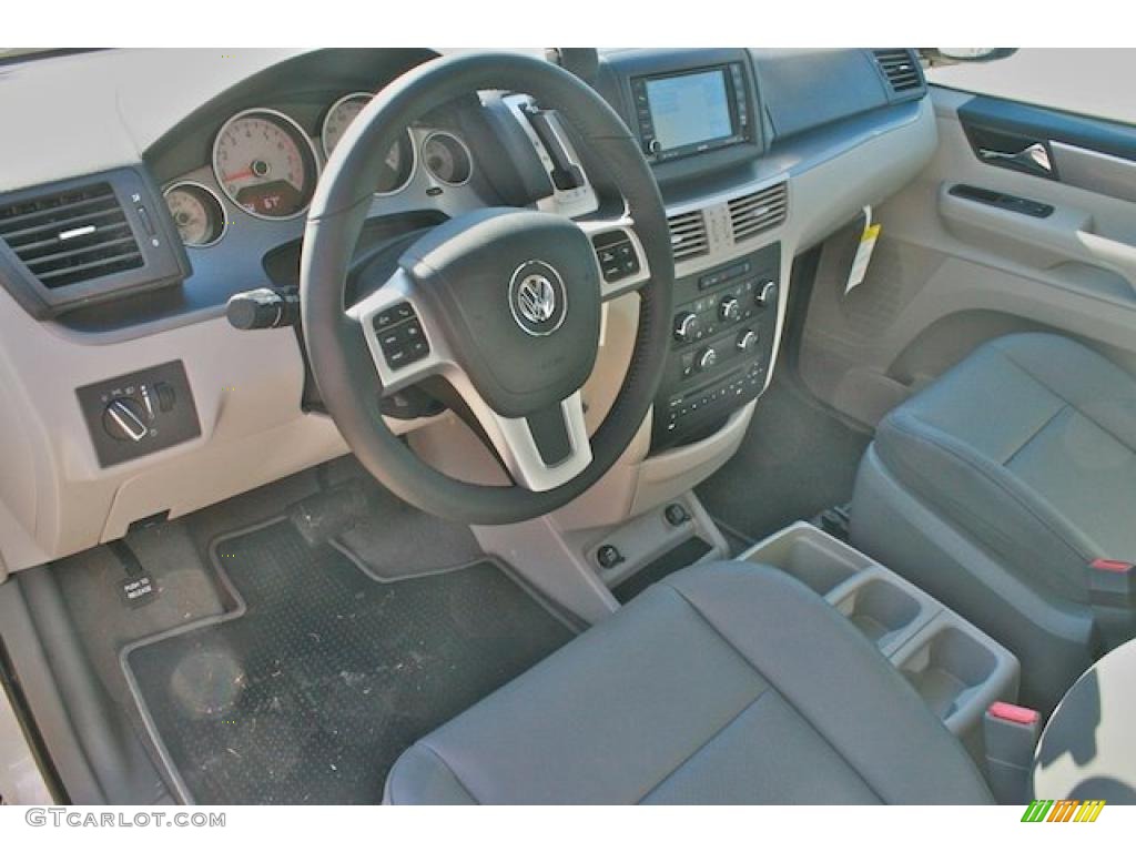 Aero Gray Interior 2011 Volkswagen Routan SE Photo #44298534