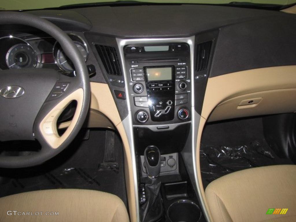 2011 Hyundai Sonata GLS Controls Photo #44311203