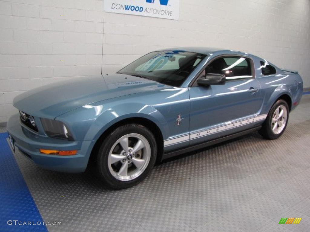 2007 Mustang V6 Deluxe Coupe - Windveil Blue Metallic / Dark Charcoal photo #2