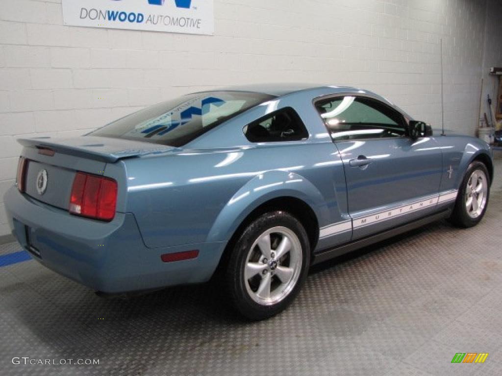 2007 Mustang V6 Deluxe Coupe - Windveil Blue Metallic / Dark Charcoal photo #4