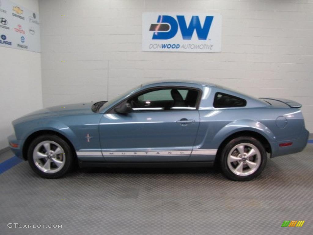 2007 Mustang V6 Deluxe Coupe - Windveil Blue Metallic / Dark Charcoal photo #5
