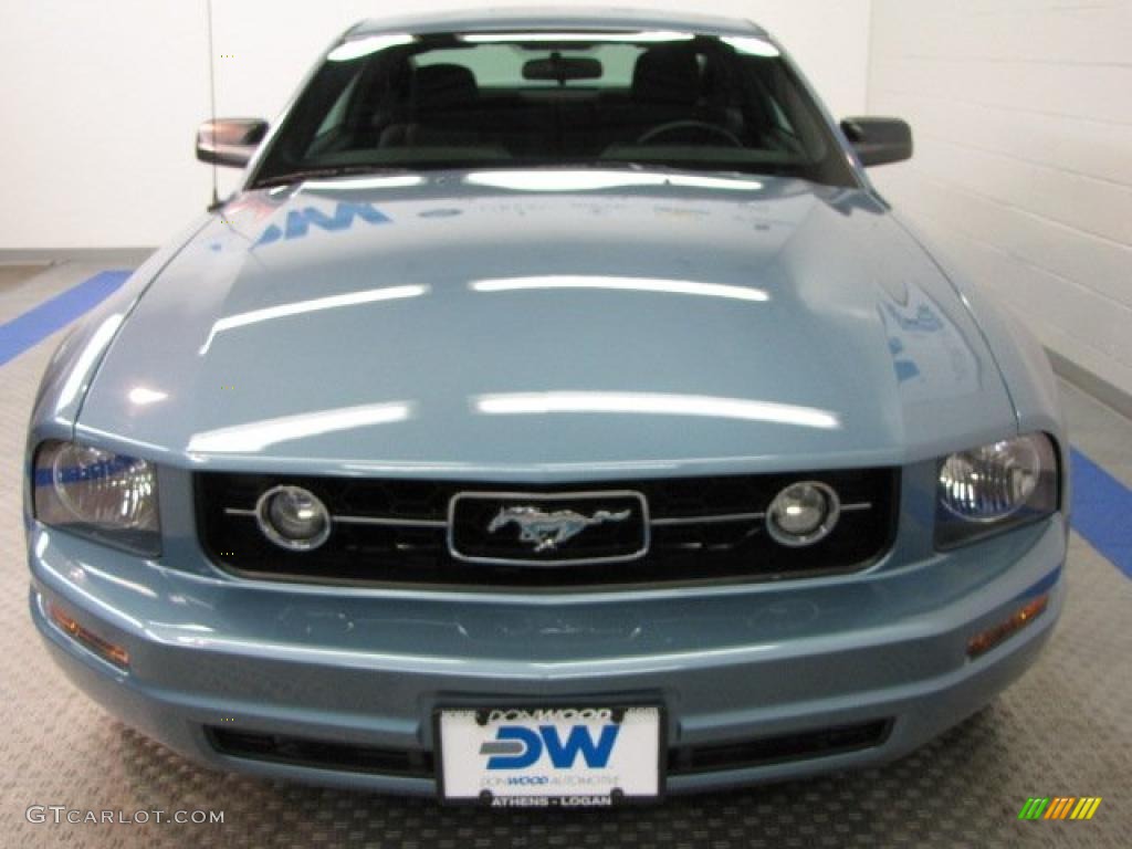 2007 Mustang V6 Deluxe Coupe - Windveil Blue Metallic / Dark Charcoal photo #7