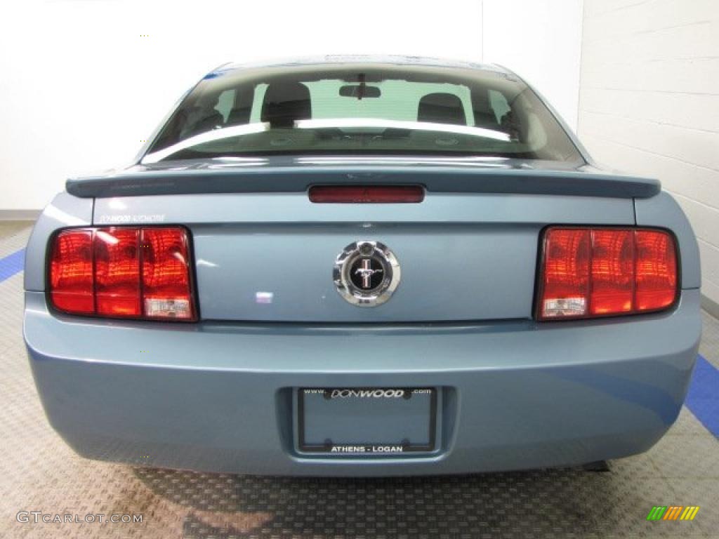 2007 Mustang V6 Deluxe Coupe - Windveil Blue Metallic / Dark Charcoal photo #8