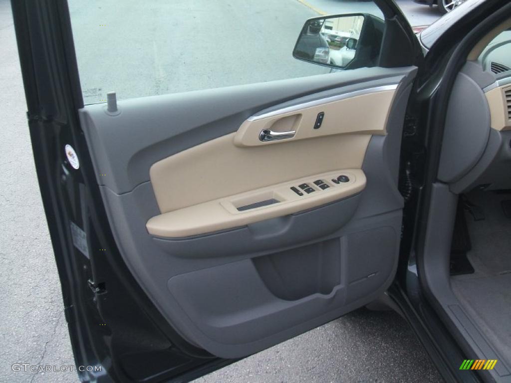 2011 Chevrolet Traverse LT Cashmere/Dark Gray Door Panel Photo #44318910