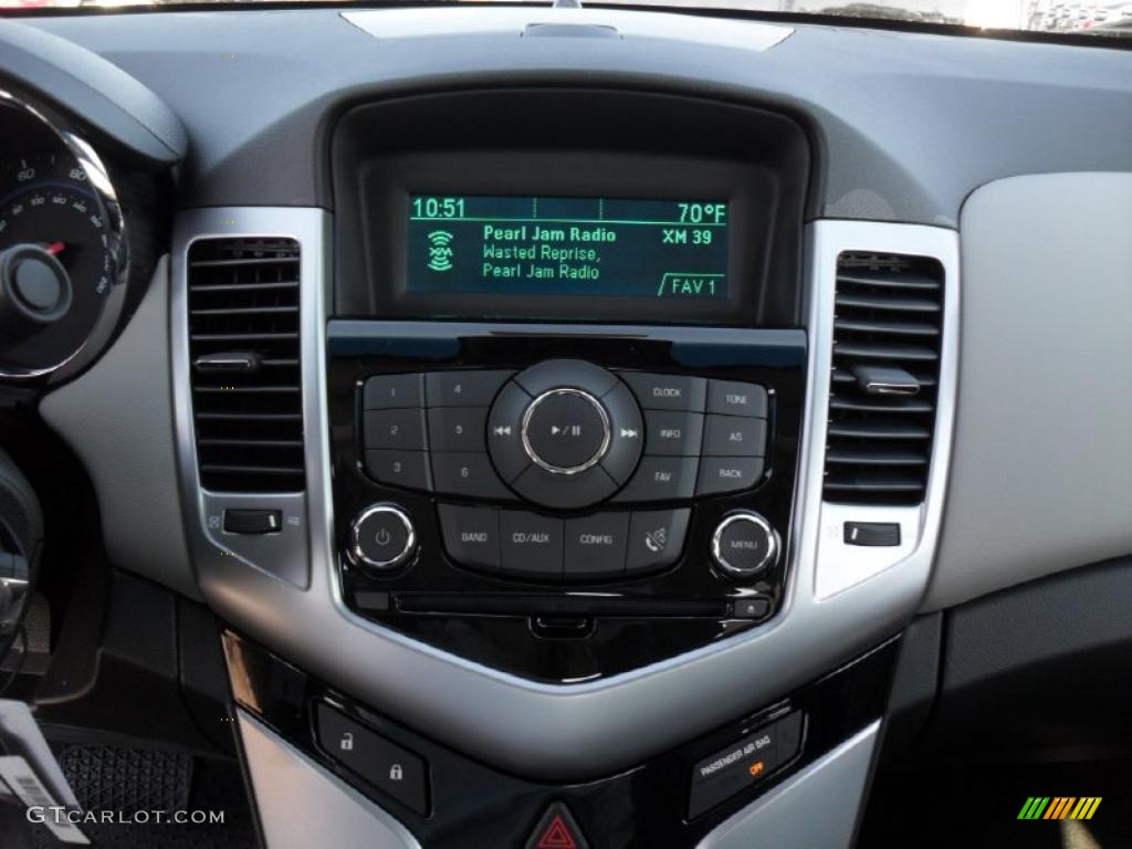 2011 Chevrolet Cruze LT/RS Controls Photo #44336794