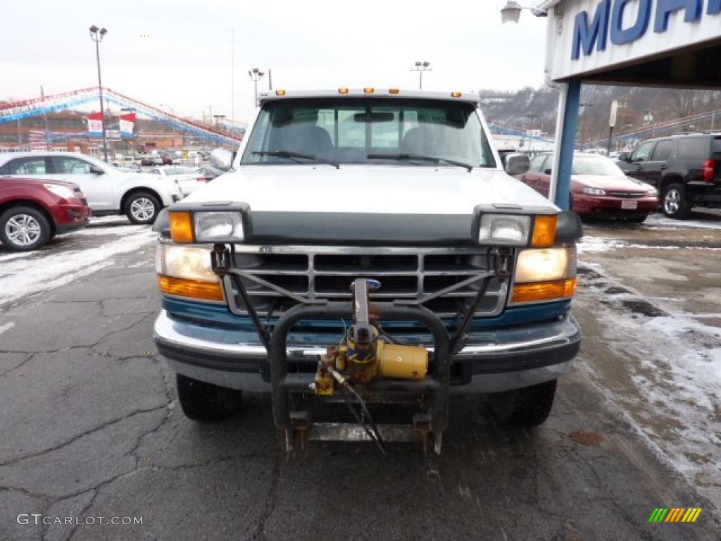 1996 F250 XLT Regular Cab 4x4 - Oxford White / Grey photo #4