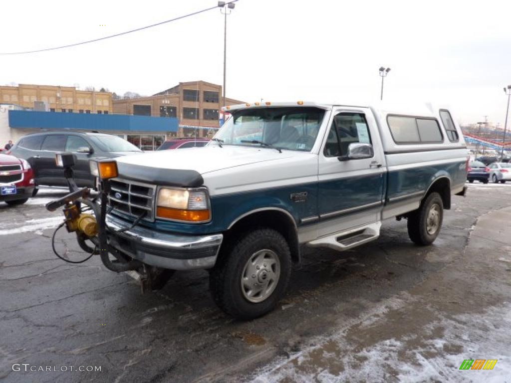 1996 F250 XLT Regular Cab 4x4 - Oxford White / Grey photo #5