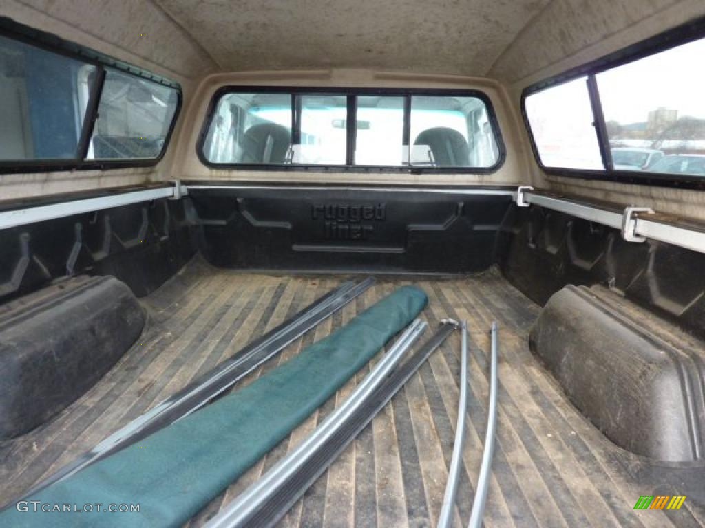 1996 F250 XLT Regular Cab 4x4 - Oxford White / Grey photo #16