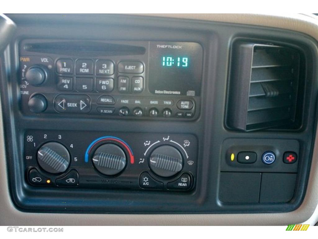 2001 Chevrolet Suburban 1500 LT Controls Photo #44349782