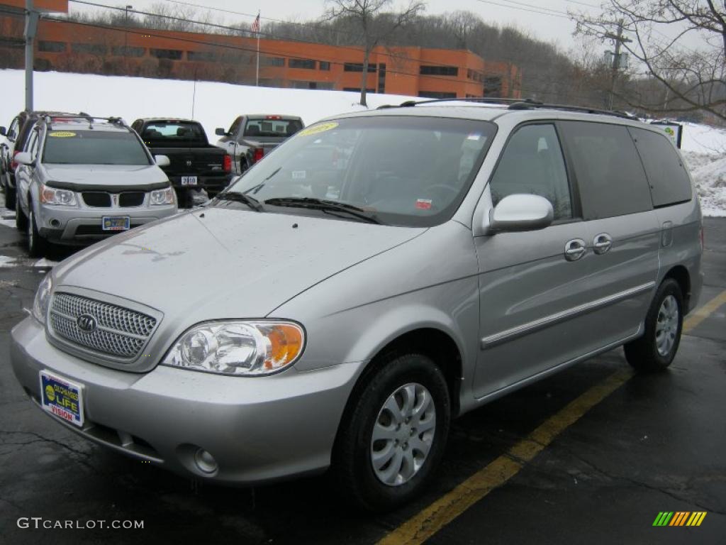 Diamond Silver Metallic Kia Sedona