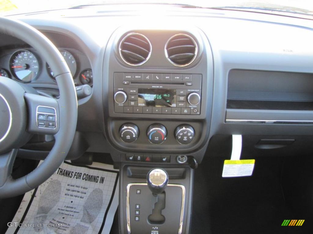 2011 Jeep Compass 2.0 Latitude Controls Photo #44355386