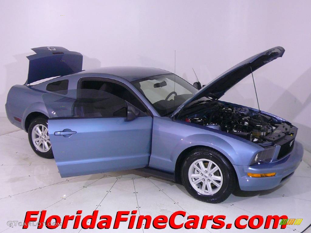 2005 Mustang V6 Deluxe Coupe - Windveil Blue Metallic / Light Graphite photo #7