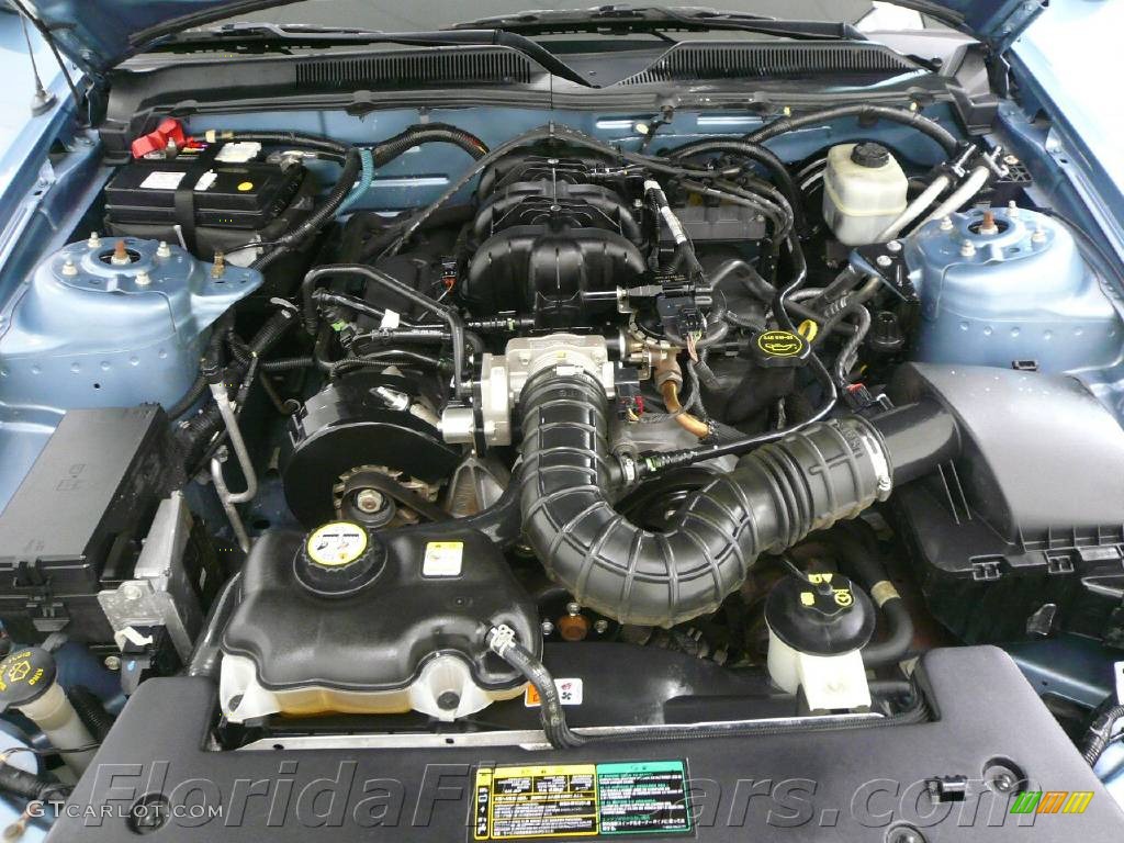 2005 Mustang V6 Deluxe Coupe - Windveil Blue Metallic / Light Graphite photo #9