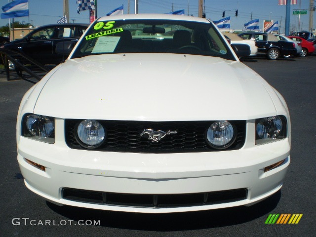 2005 Mustang GT Premium Coupe - Performance White / Medium Parchment photo #2