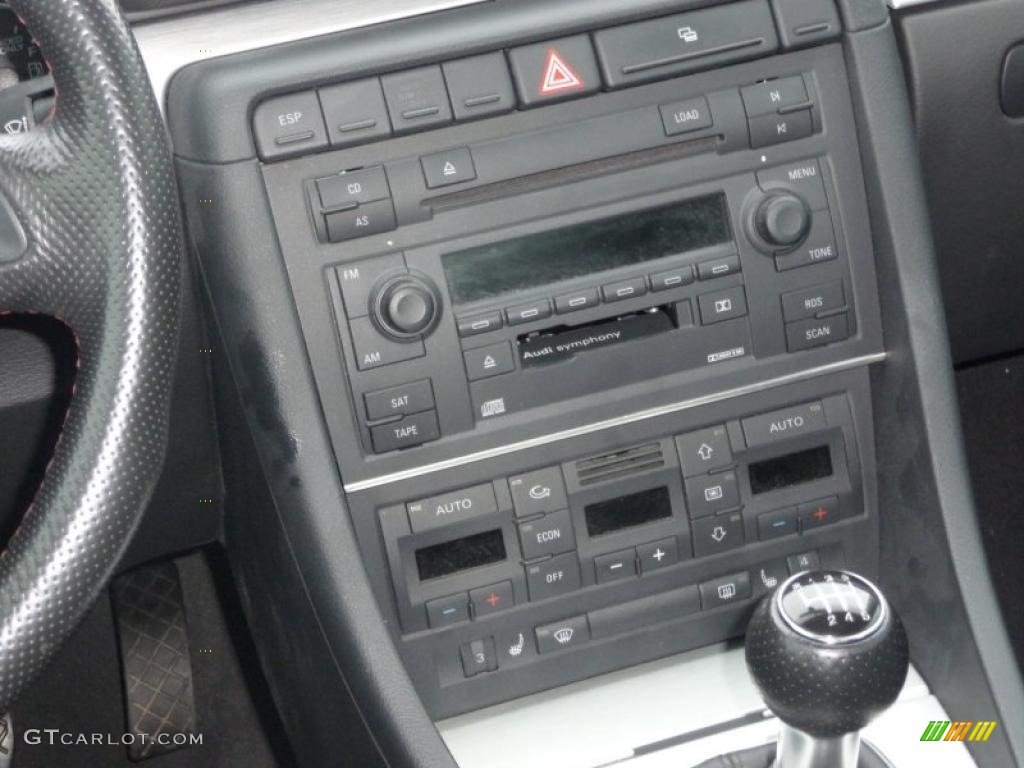2006 Audi A4 2.0T quattro Sedan Controls Photo #44382156