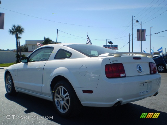 2005 Mustang GT Premium Coupe - Performance White / Medium Parchment photo #5