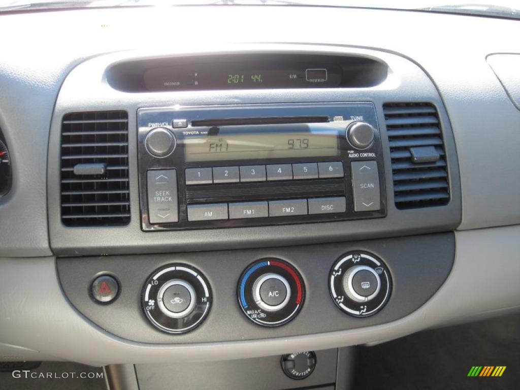 2006 Camry LE - Super White / Stone Gray photo #11