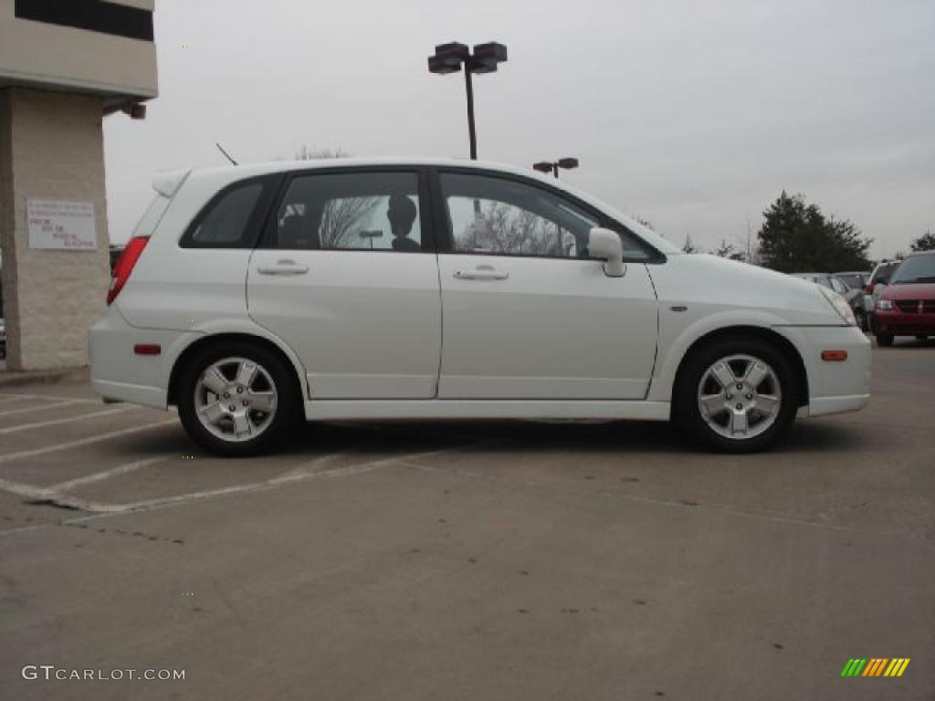 2003 Aerio SX Sport Wagon - White Pearl / Black photo #2