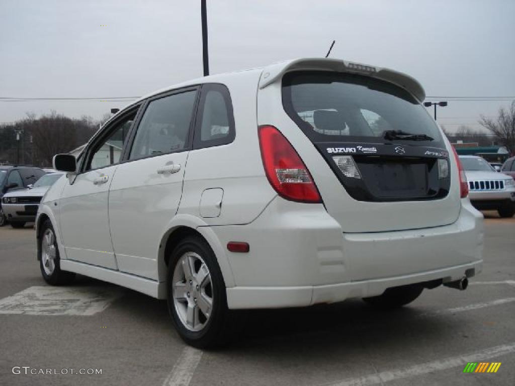 2003 Aerio SX Sport Wagon - White Pearl / Black photo #5