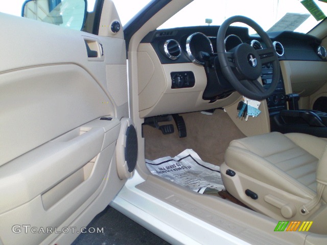 2005 Mustang GT Premium Coupe - Performance White / Medium Parchment photo #12