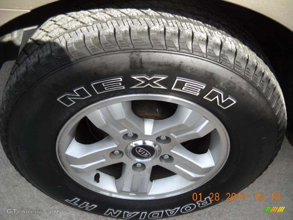 2004 Kia Sorento EX Wheel Photo #44388474