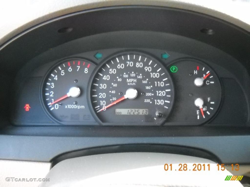 2004 Kia Sorento EX Gauges Photos