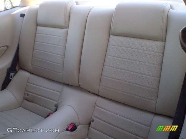 2005 Mustang GT Premium Coupe - Performance White / Medium Parchment photo #17