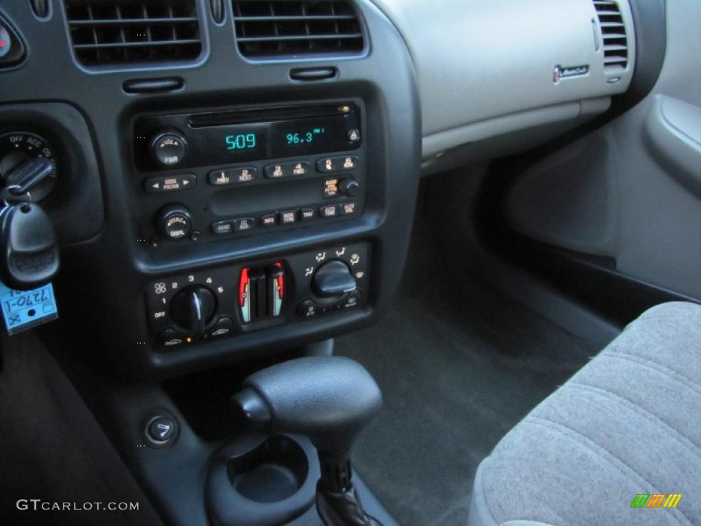 2001 Chevrolet Monte Carlo LS Controls Photo #44390368