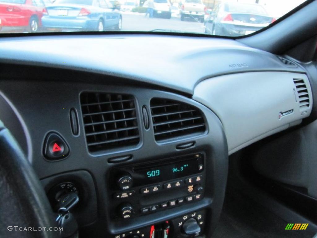 2001 Chevrolet Monte Carlo LS Controls Photo #44390376
